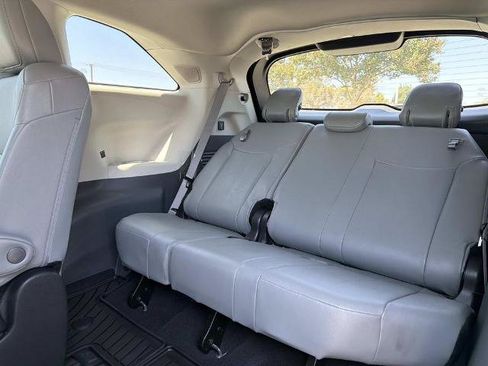 Used 2024 Toyota Sienna XLE w/ XLE Plus Package FWD image 20