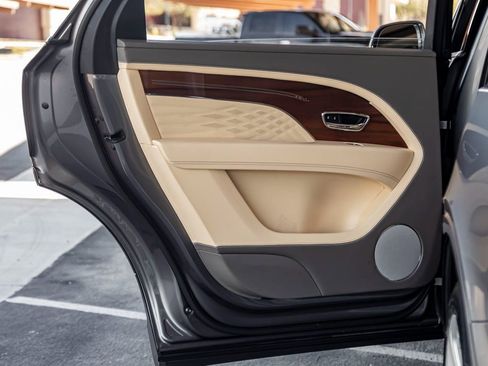 Certified 2023 Bentley Bentayga Extended Wheelbase image 25