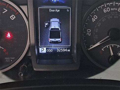 Used 2022 Toyota Tacoma TRD Sport image 2