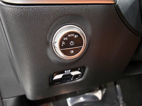 Used 2025 Mercedes-Benz C 300 4MATIC Sedan image 20