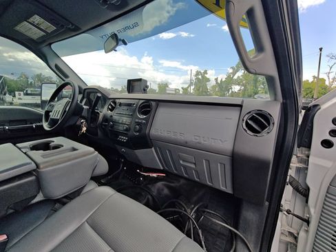 Used 2016 Ford F550 4x4 Regular Cab Super Duty image 35