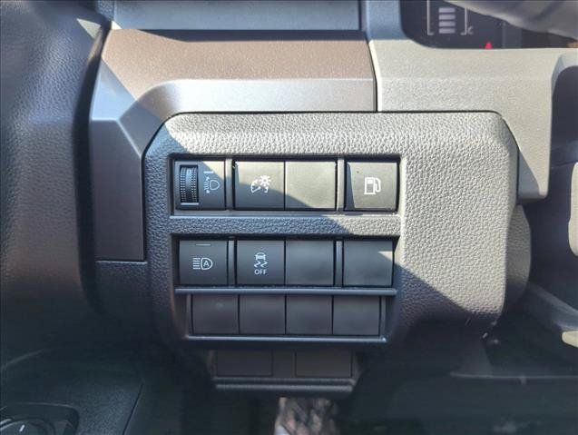 Certified 2025 Toyota 4Runner SR5 AWD/4WD image 15