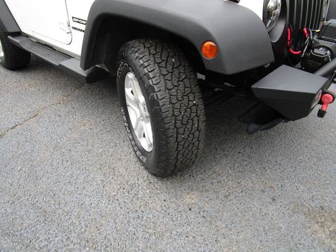 Used 2012 Jeep Wrangler Sport w/ Connectivity Group AWD/4WD image 25