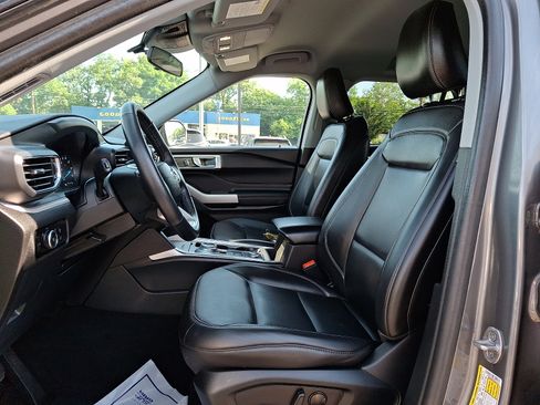 Certified 2023 Ford Explorer XLT w/ Equipment Group 202A AWD/4WD image 14