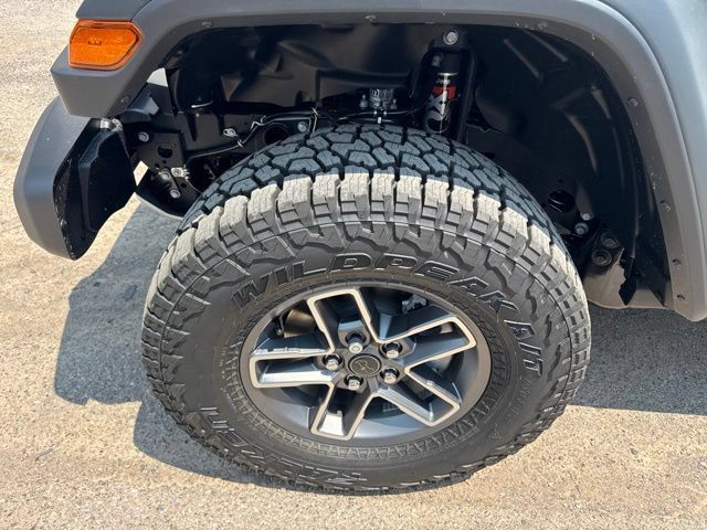 New 2026 Jeep Gladiator Mojave w/ Technology Group AWD/4WD image 7