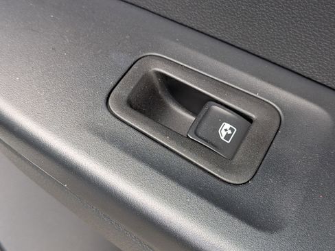 Used 2025 Volkswagen Taos SEL AWD/4WD image 34