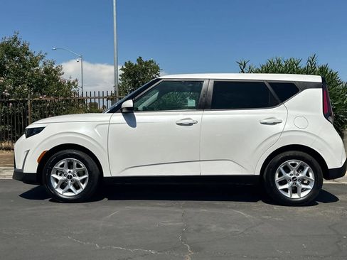 Used 2023 Kia Soul LX w/ LX Technology Package FWD image 6