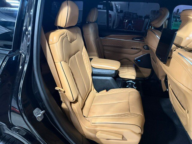 Used 2025 Jeep Grand Cherokee L Summit AWD/4WD image 16