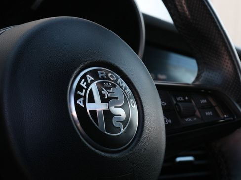 Used 2021 Alfa Romeo Giulia Ti w/ Nero Edizione image 26