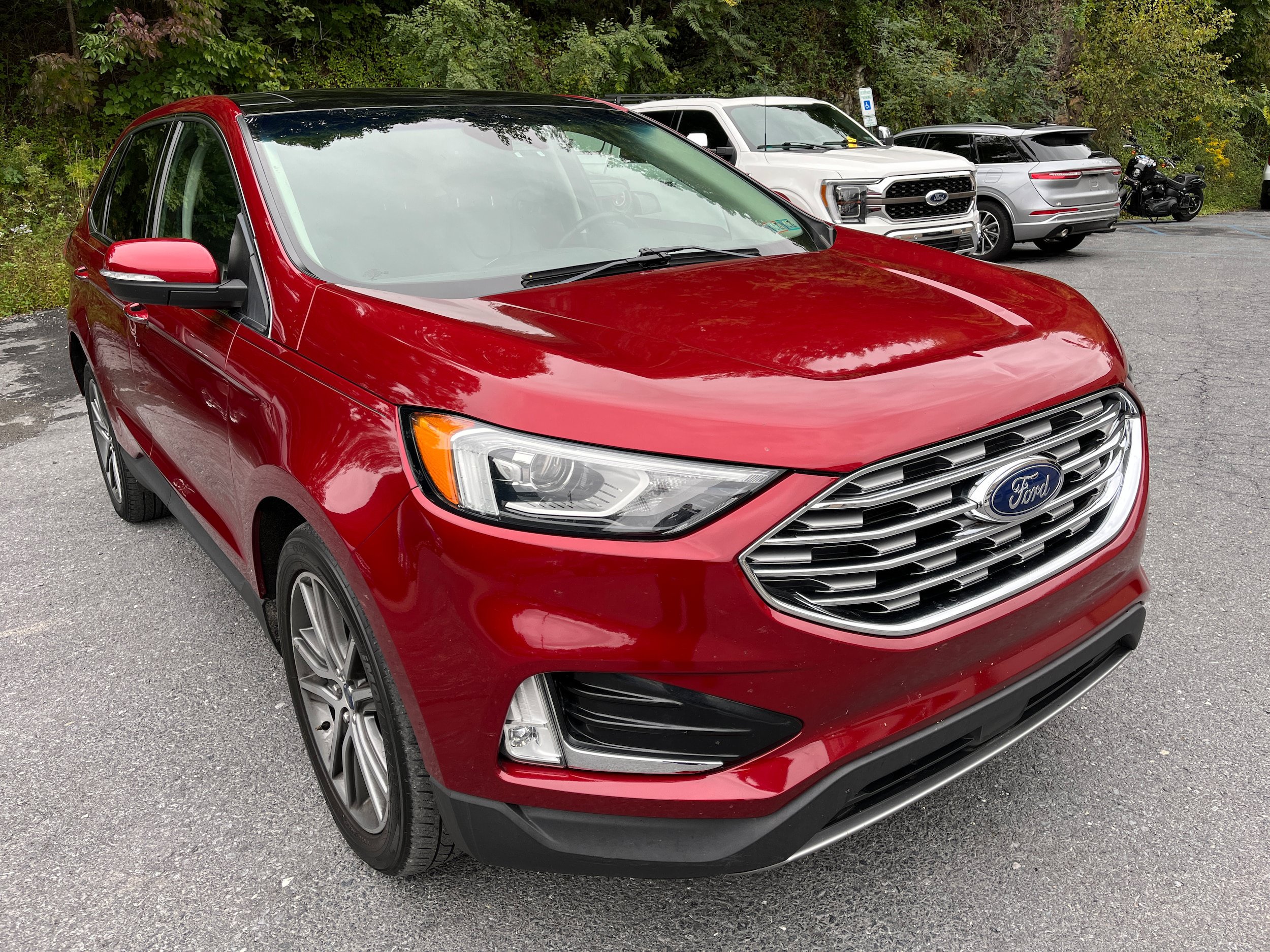 Used 2019 Ford Edge Titanium w/ Cold Weather Package AWD/4WD image 4
