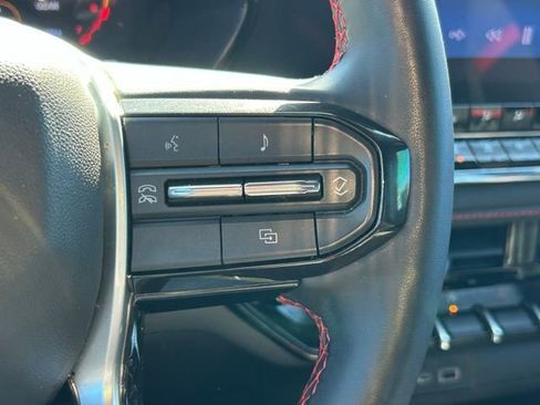 Used 2025 Chevrolet Colorado Z71 AWD/4WD image 22