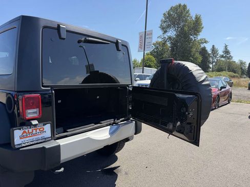 Used 2018 Jeep Wrangler Sport w/ Quick Order Package 24S AWD/4WD image 10