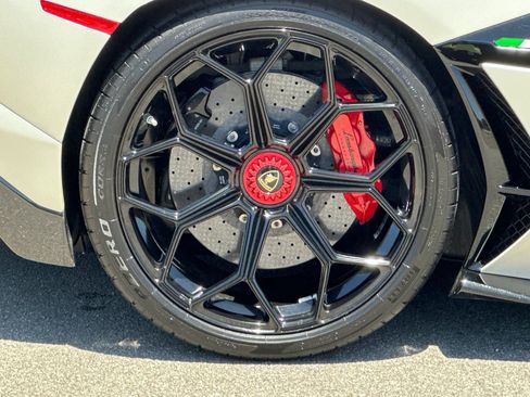 Used 2020 Lamborghini Aventador SVJ AWD/4WD image 40