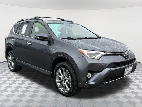 Used 2018 Toyota RAV4 Limited image 3
