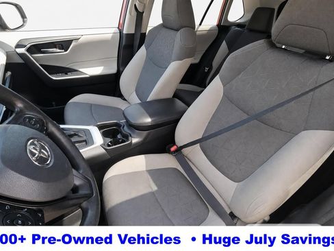 Used 2020 Toyota RAV4 XLE w/ Convenience Package FWD image 8