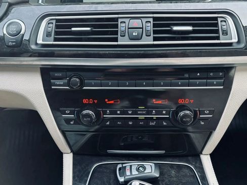 Used 2013 BMW 750Li image 33