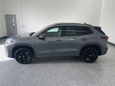 New 2026 Volkswagen Tiguan SE R-Line AWD/4WD image 2
