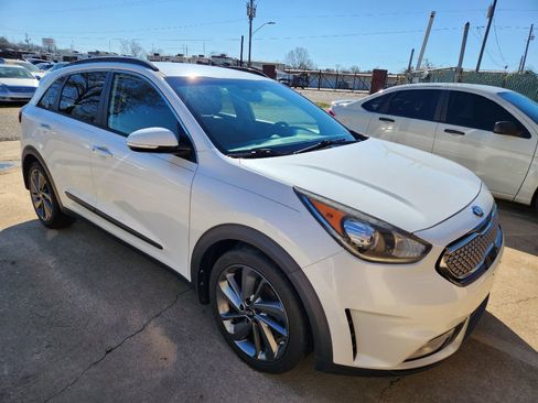 Used 2017 Kia Niro EX image 2