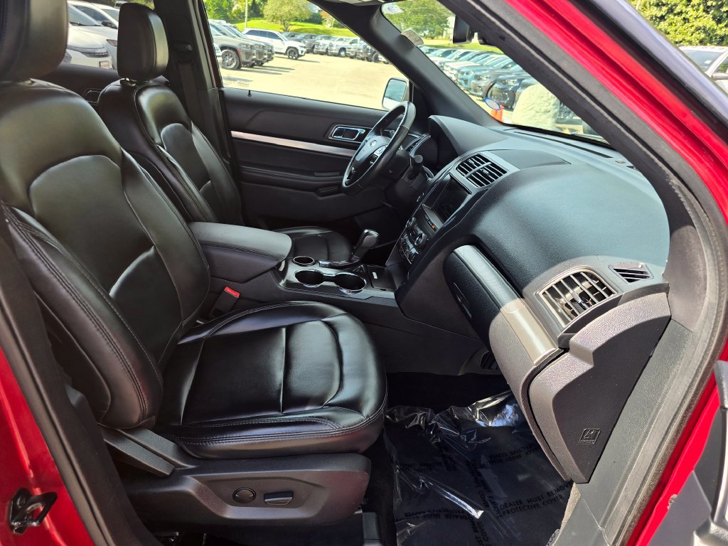 Used 2019 Ford Explorer XLT w/ Equipment Group 202A FWD image 30