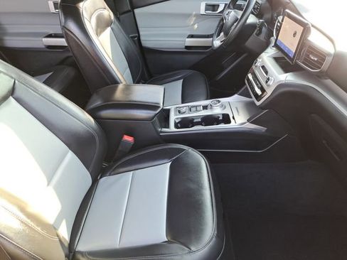 Certified 2022 Ford Explorer XLT w/ Equipment Group 202A AWD/4WD image 26