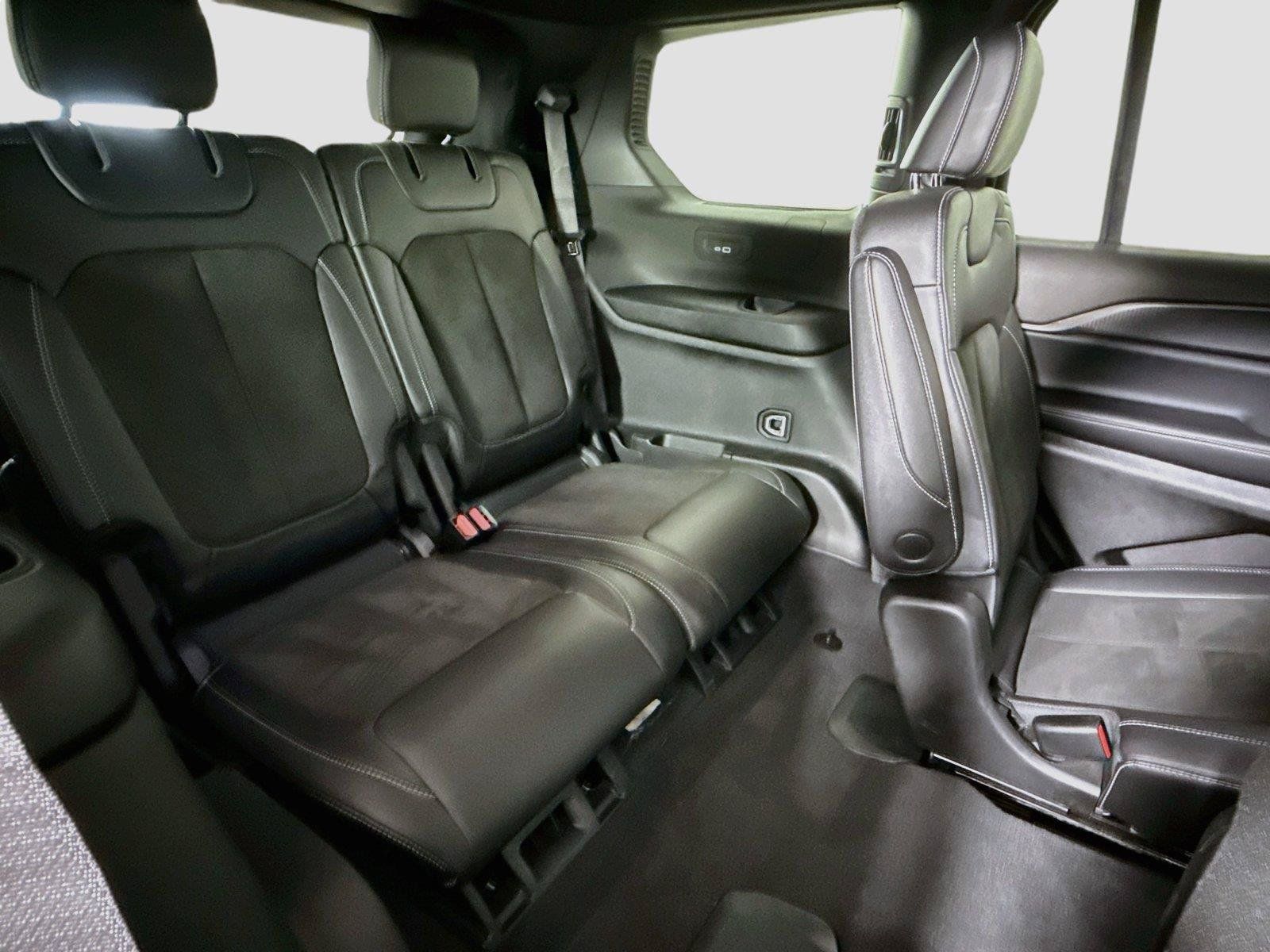 Used 2023 Jeep Grand Cherokee L Laredo AWD/4WD image 19