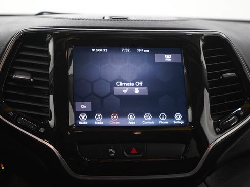 Used 2020 Jeep Cherokee Limited w/ Trailer Tow Group AWD/4WD image 17