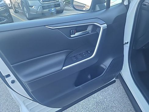 Used 2023 Toyota RAV4 SE image 10