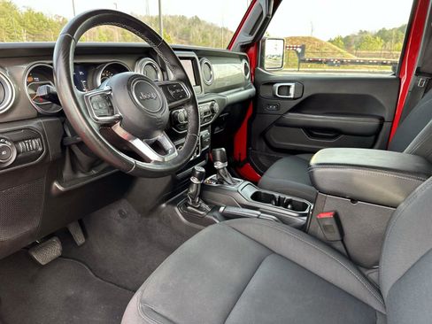 Used 2019 Jeep Wrangler Unlimited Sahara image 31