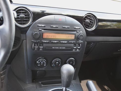 Used 2006 MAZDA MX-5 Miata Touring RWD image 15