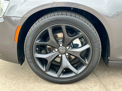 Used 2022 Chrysler 300 Touring w/ Sport Appearance Package RWD image 10
