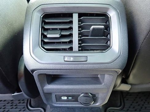 Used 2023 Volkswagen Tiguan SE image 18