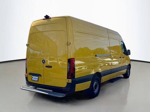 Used 2021 Mercedes-Benz Sprinter 2500 image 4