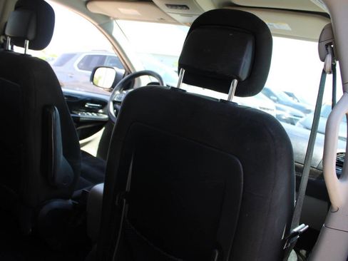 Used 2016 Dodge Grand Caravan SXT FWD image 11