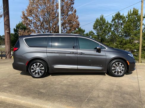 Used 2021 Chrysler Pacifica Pinnacle image 7