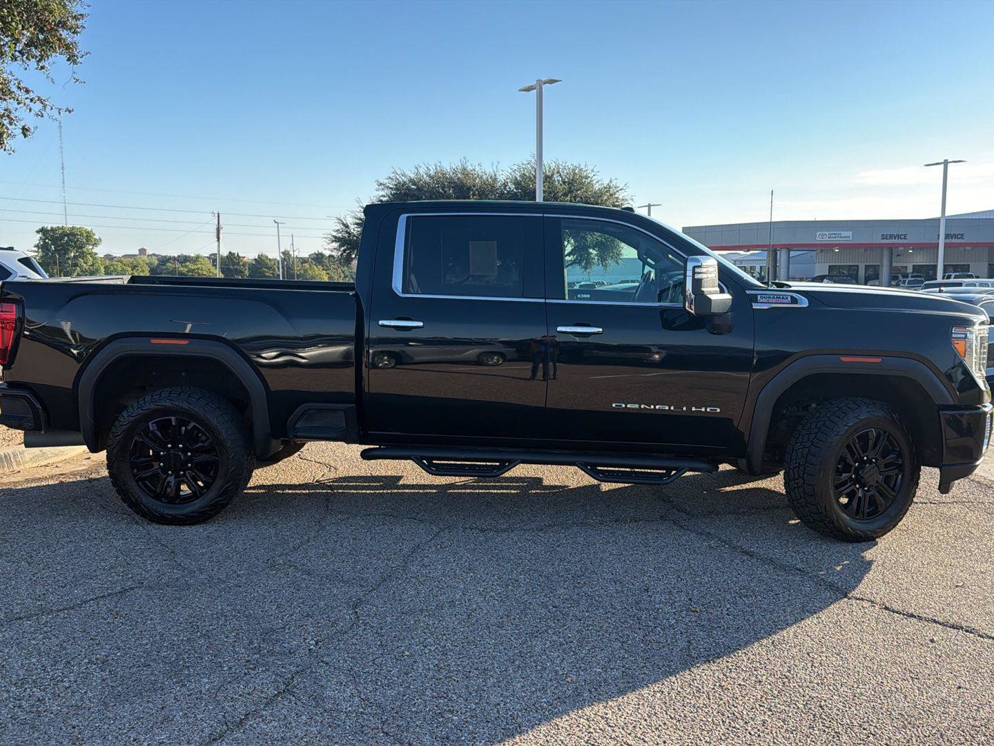 Used 2021 GMC Sierra 2500 Denali w/ Denali Black Diamond Edition AWD/4WD image 2