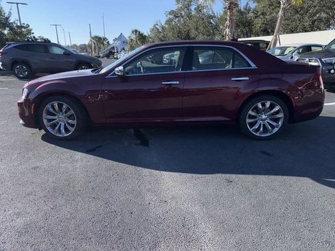 Used 2019 Chrysler 300 Limited w/ Safetytec Plus Group image 2