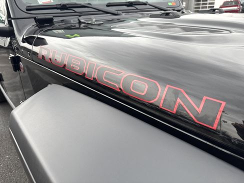 Used 2024 Jeep Gladiator Rubicon w/ Technology Group image 2