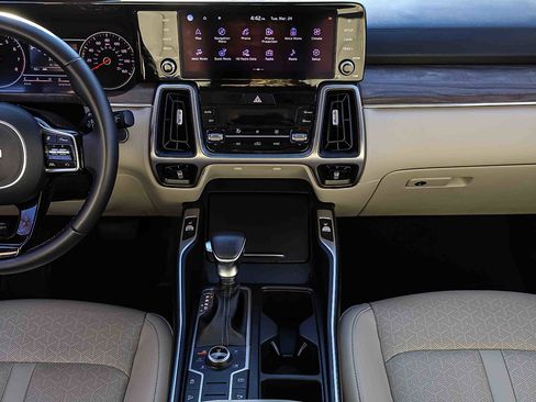 Certified 2023 Kia Sorento S w/ Panoramic Sunroof Package image 11