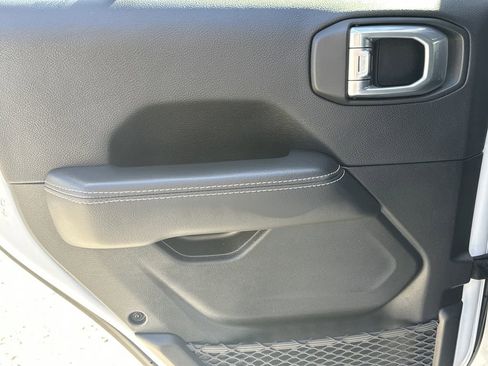 Used 2022 Jeep Wrangler Unlimited Sahara w/ Cold Weather Group image 22