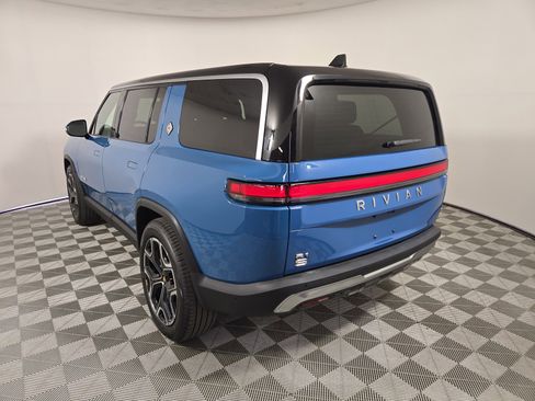 Used 2024 Rivian R1S Adventure image 3
