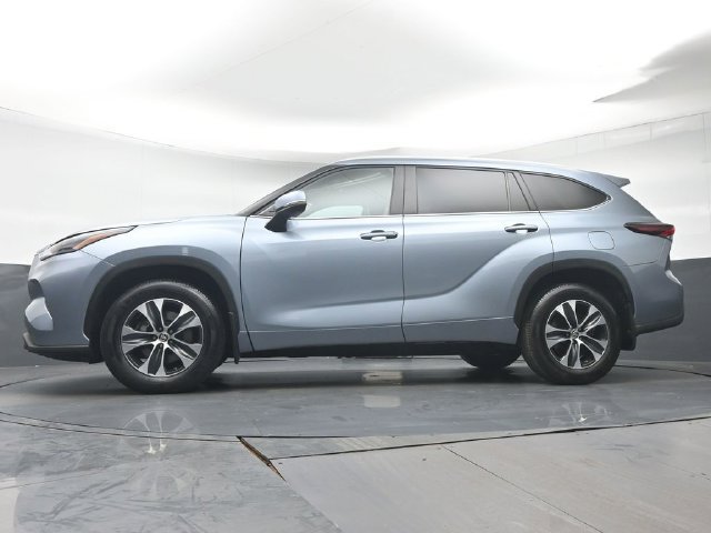 Used 2024 Toyota Highlander XLE AWD/4WD image 34