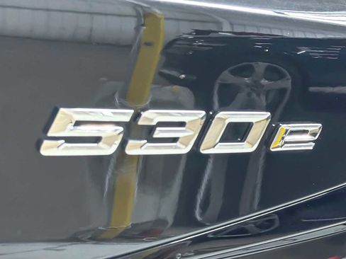 Used 2023 BMW 530e w/ M Sport Package image 27