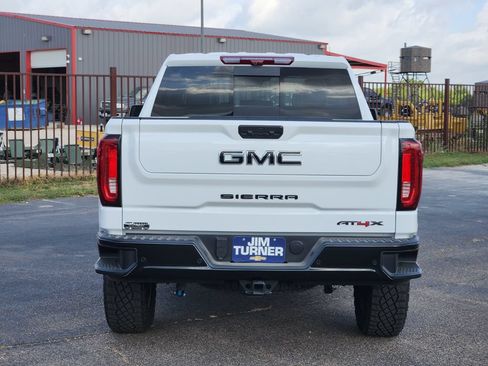 Used 2026 GMC Sierra 1500 AT4X w/ LPO, Black Badging Package AWD/4WD image 7