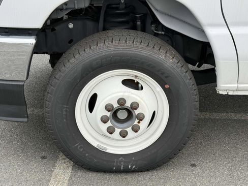 New 2024 Ford E-450 and Econoline 450 Super Duty w/ Power Windows & Locks Group image 7