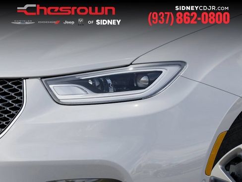 New 2026 Chrysler Pacifica Limited FWD image 10