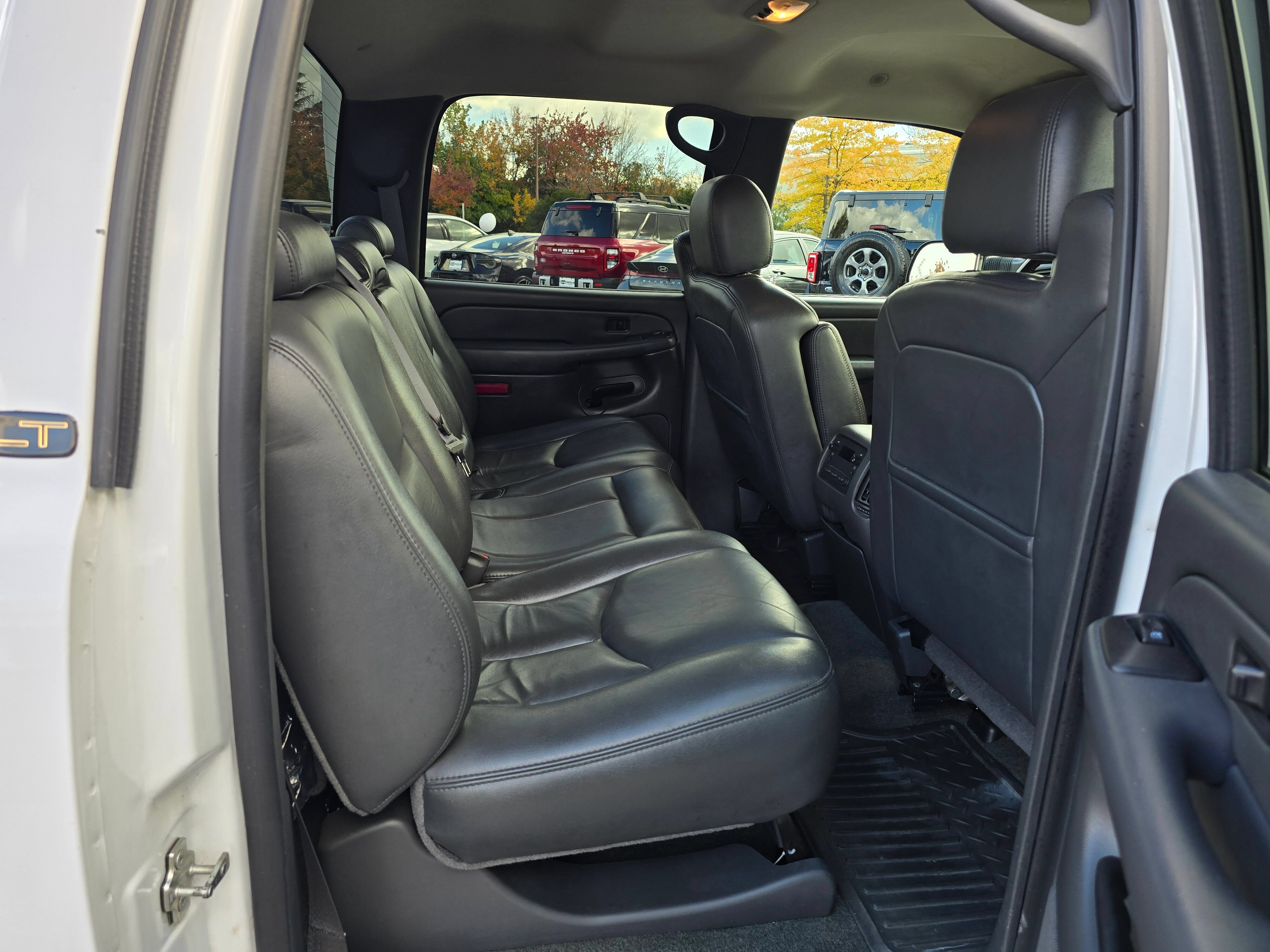 Used 2005 Chevrolet Silverado 2500 LT w/ Heavy-Duty Power Package AWD/4WD image 13