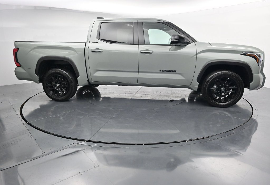 Used 2026 Toyota Tundra Limited AWD/4WD image 9