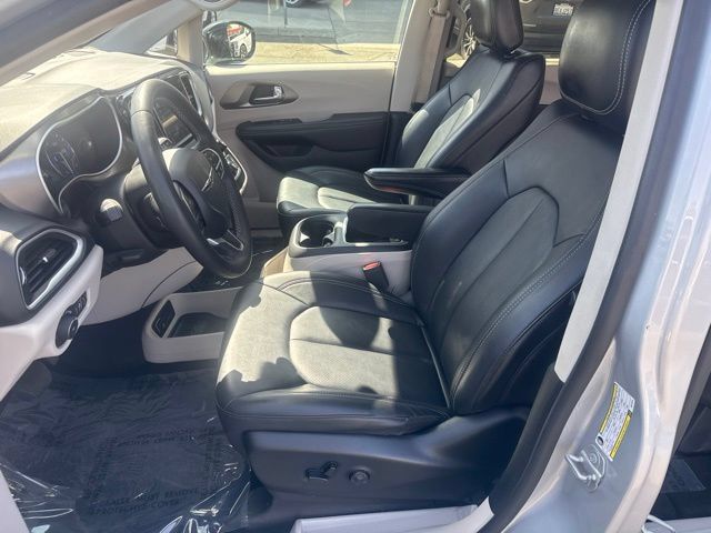 Used 2024 Chrysler Pacifica Touring-L FWD image 23