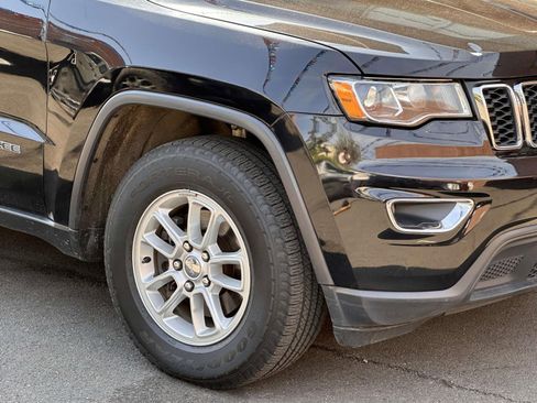 Used 2019 Jeep Grand Cherokee Laredo AWD/4WD image 11