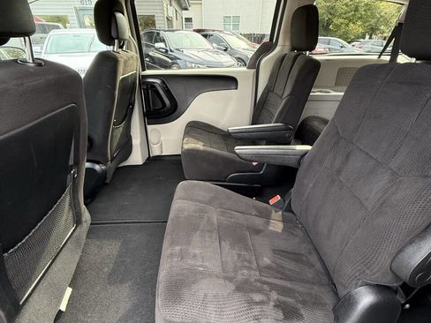 Used 2012 Dodge Grand Caravan SE image 15